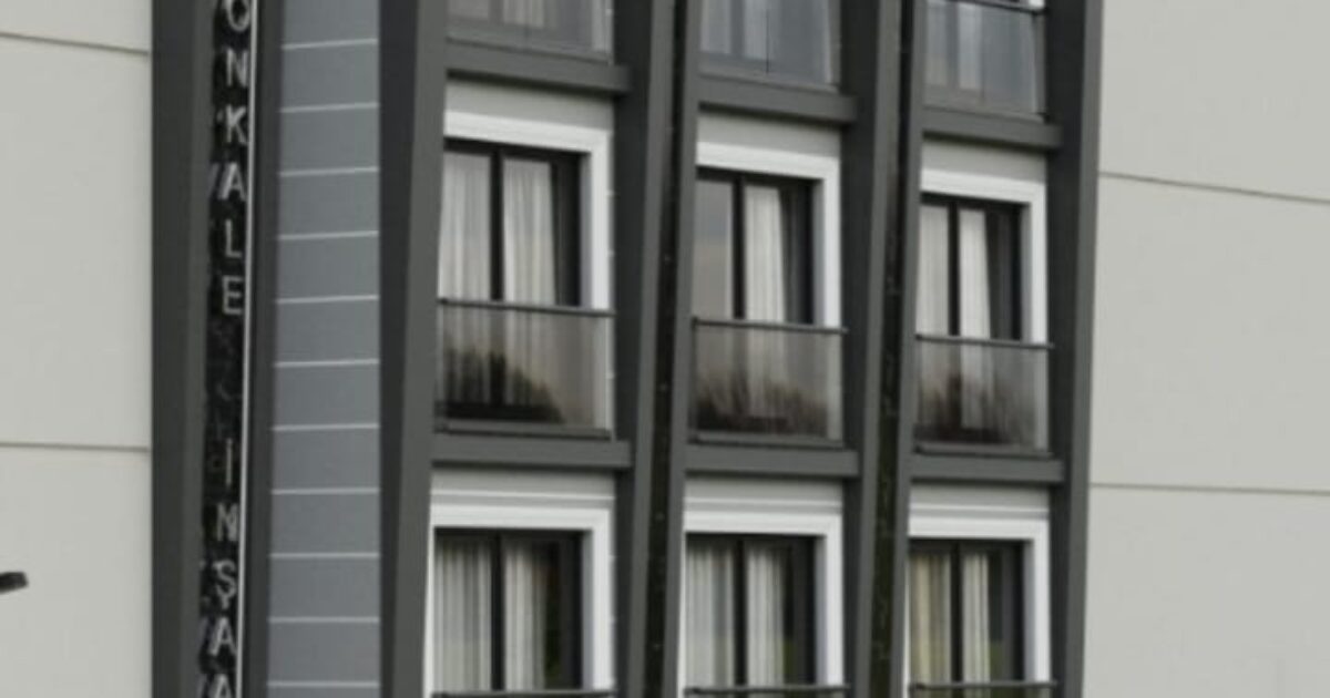 ÇANAKKALE MERKEZ BARBAROS PLAJ MAHALLESİ LÜKS ARA KAT 2+1 DAİRE